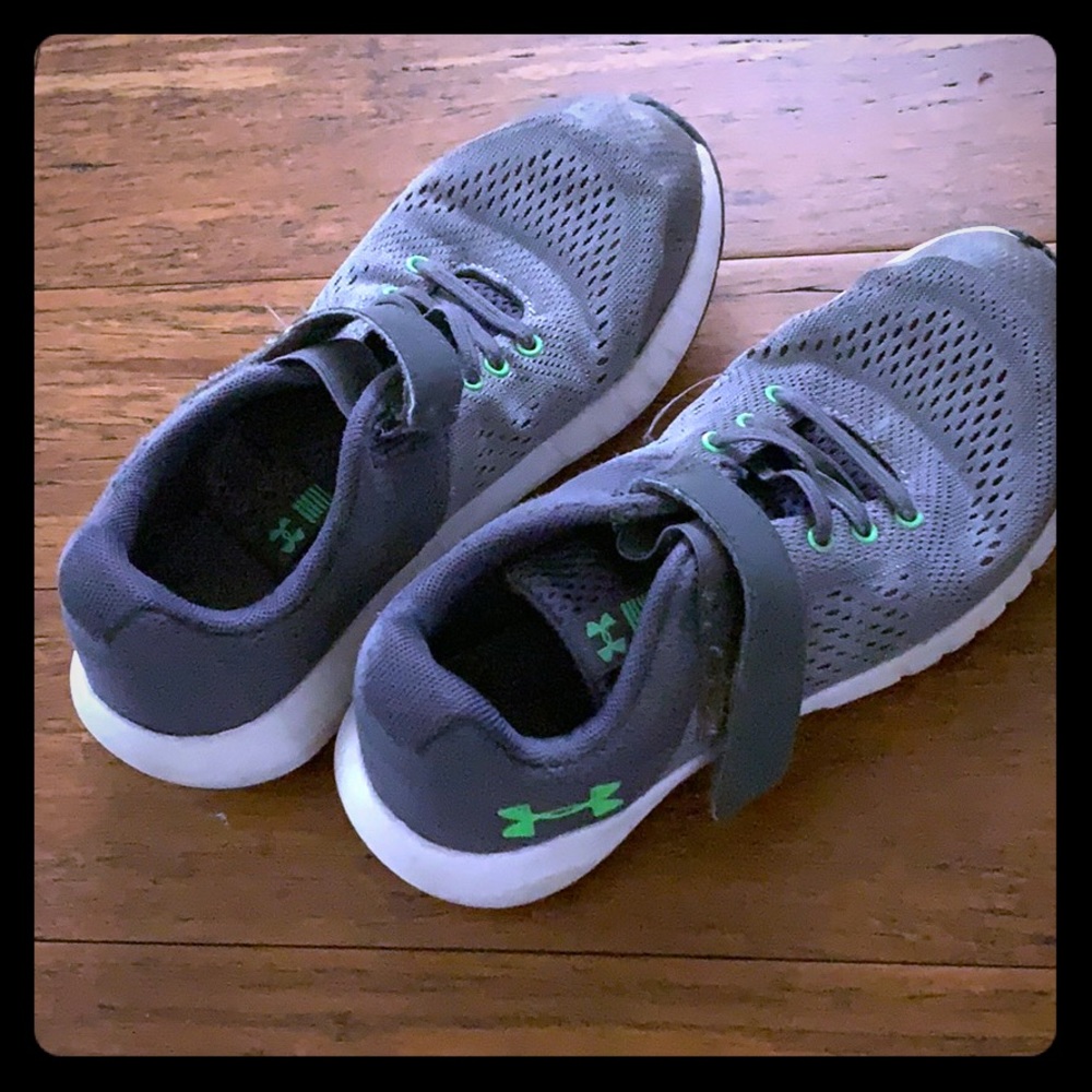 Under armour boys tennis shoes